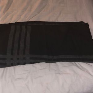 BB Dakota Poncho in Black